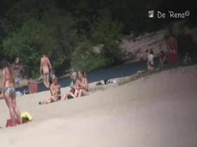 Русская блондинка в микро бикини пописала на пляже фото