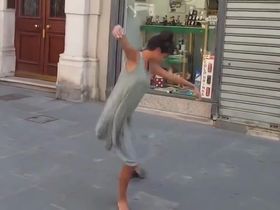 Видео Голая Толстушка Танцует