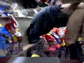 Секс коротко стриженой продавщицы с шефом в магазине с минетом и еблей раком